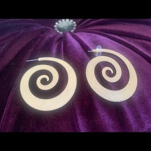 🌹 3/$15 Scroll design earrings